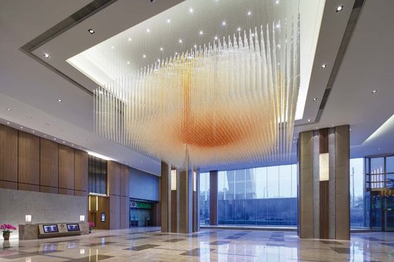 الهندسة الكبيرة غير القياسية المخصصة مركز تجاري الردهة قسم مبيعات المياه النادي فيلا كريستال شريط الشموع